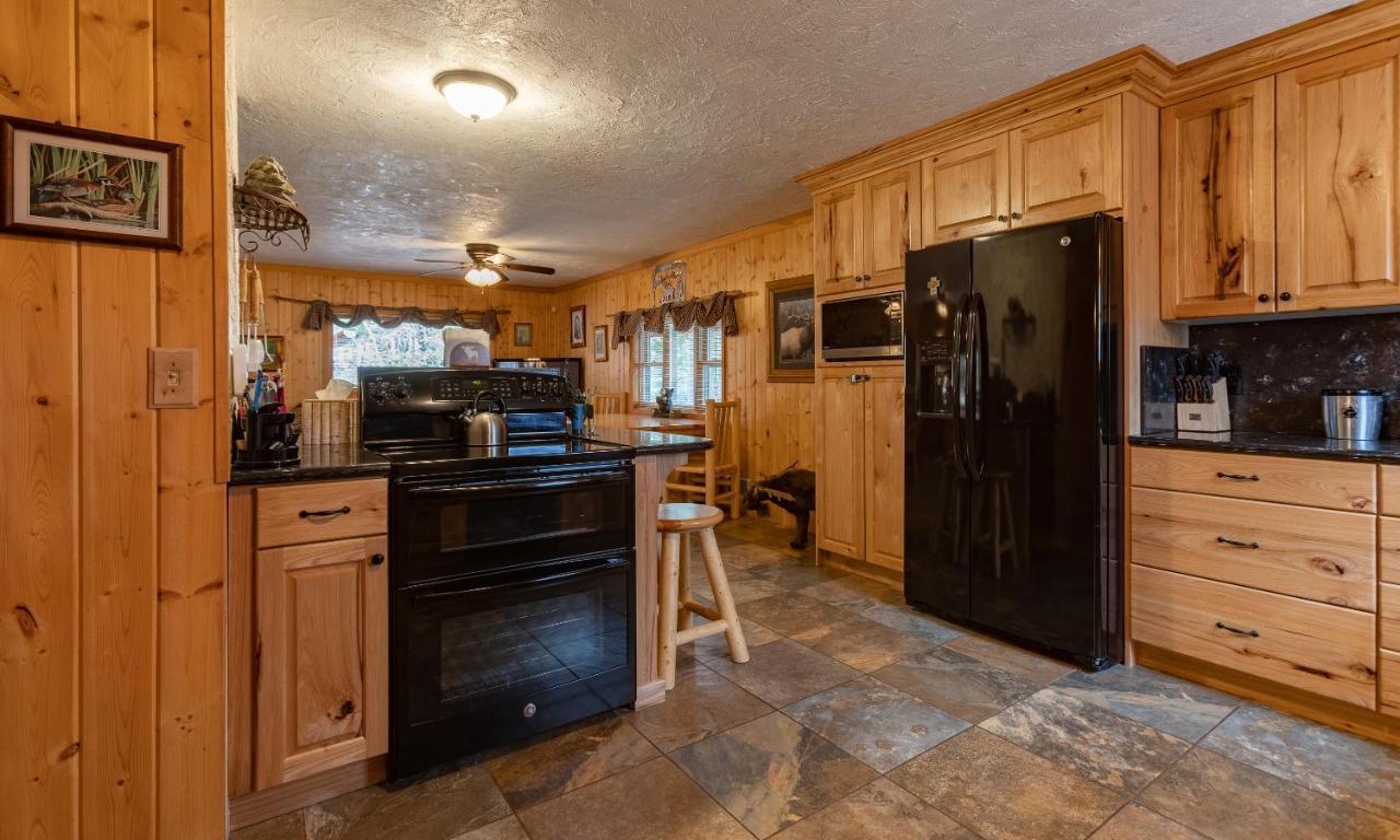 Remington Reload By Kabino Hot Tub Firepit Roku Big Yard Driveway Grill Wifi Trails Island Park Esterno foto